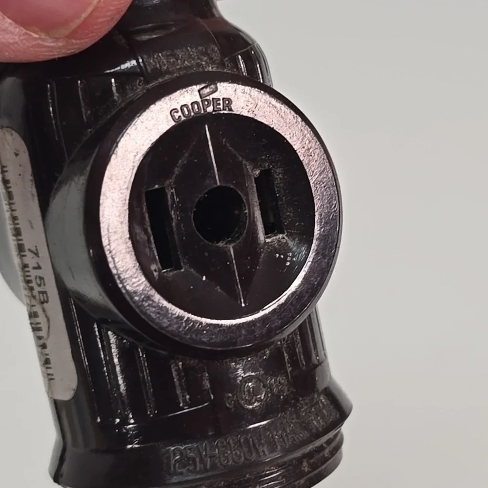 Lot Of 6  Screw-in Light Socket Adapters‎